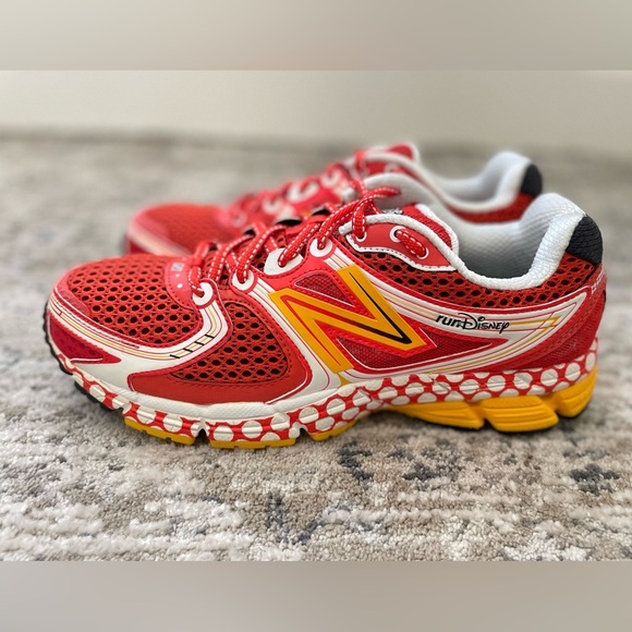NEW Run Disney x New Balance Minnie Mouse Sneakers Womens Size 11 Red RARE - Picture 3 of 13